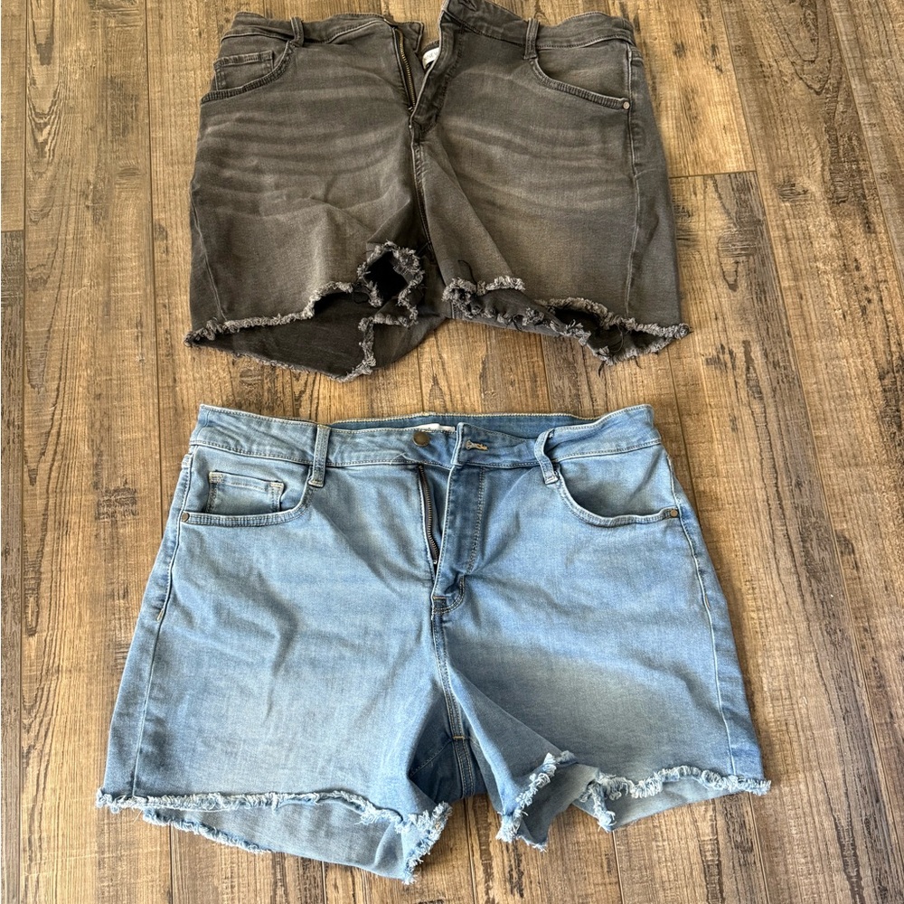 Nine West Distressed 4” Jean Shorts